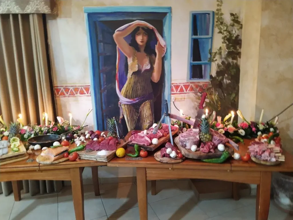 שולחן ערוך לאירוע באחוזה